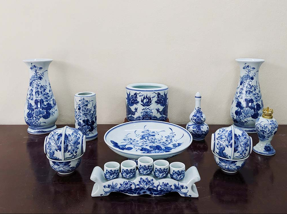 Hướng dẫn chọn bát hương trên ban thờ phù hợp